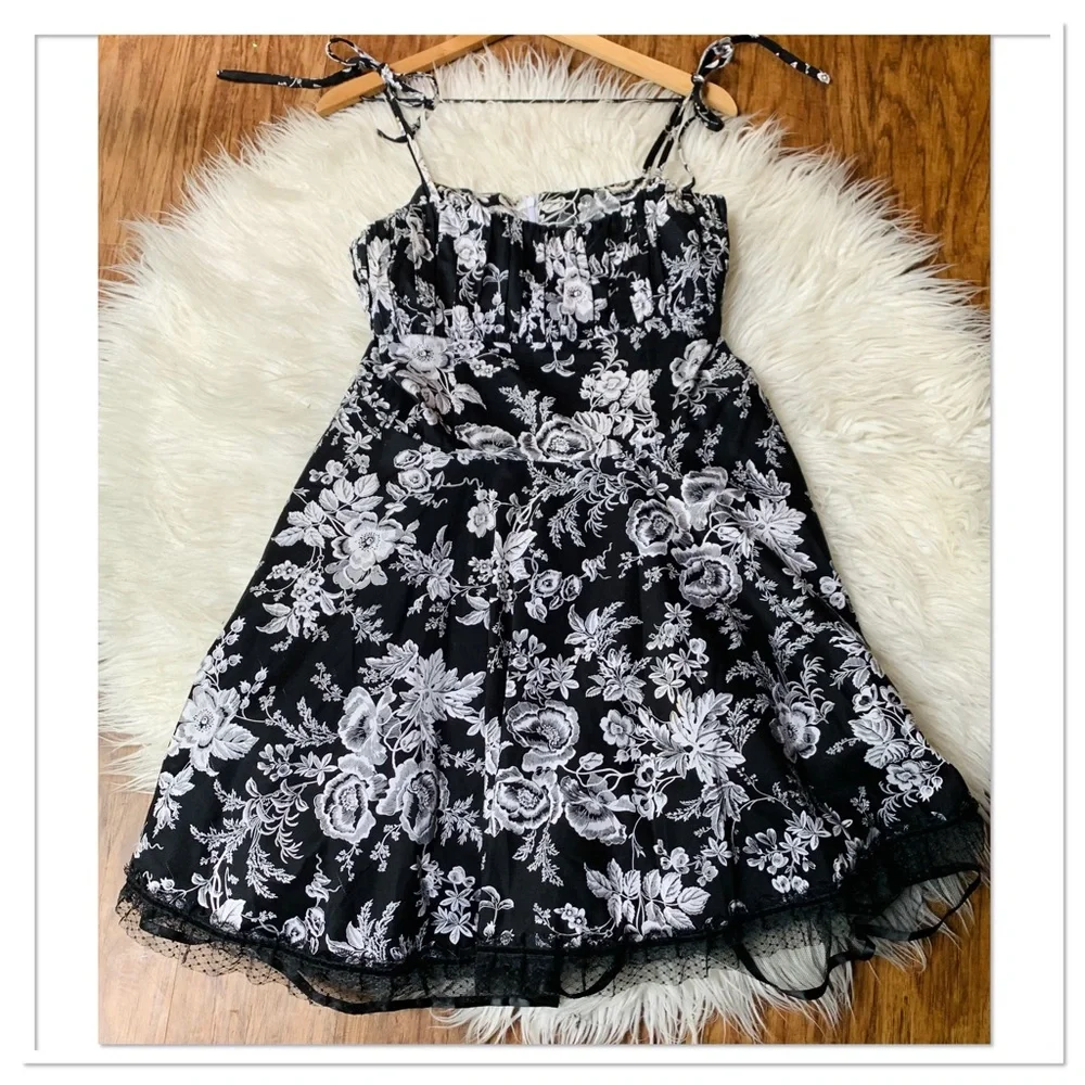 Voodoo Vixen Pin Up Dress Black White Floral Polka Dot Lace Trim Size XL - Picture 1 of 12